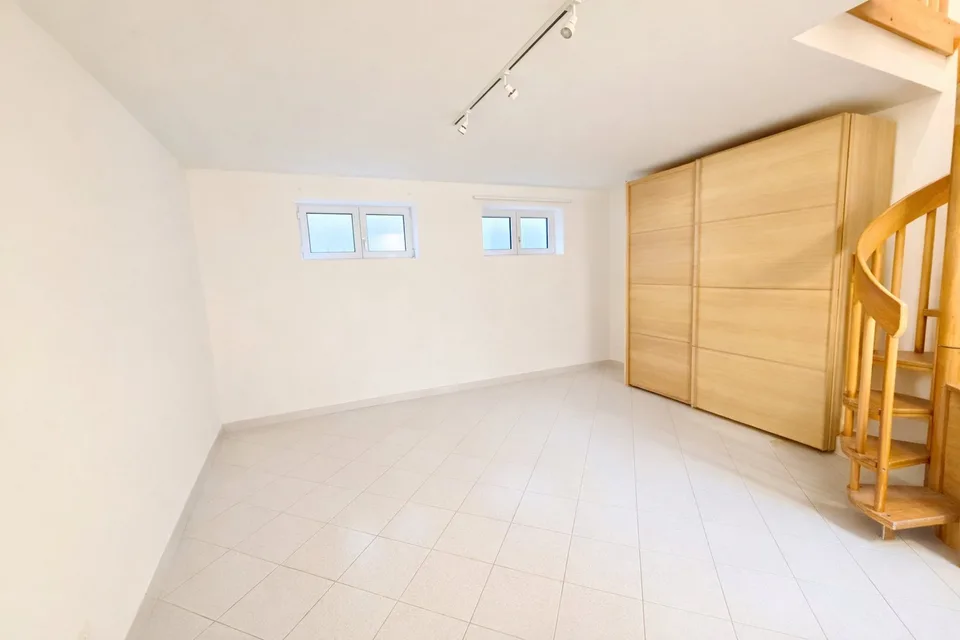 Affascinante duplex di 2 locali con giardino e spese incluse
