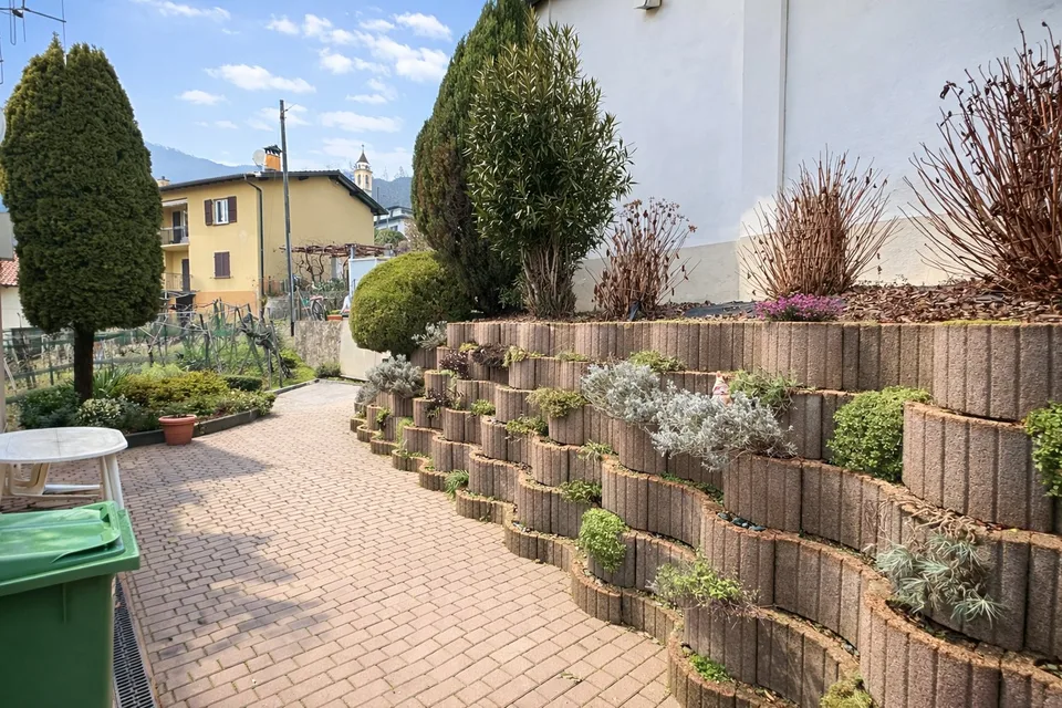 Affascinante duplex di 2 locali con giardino e spese incluse