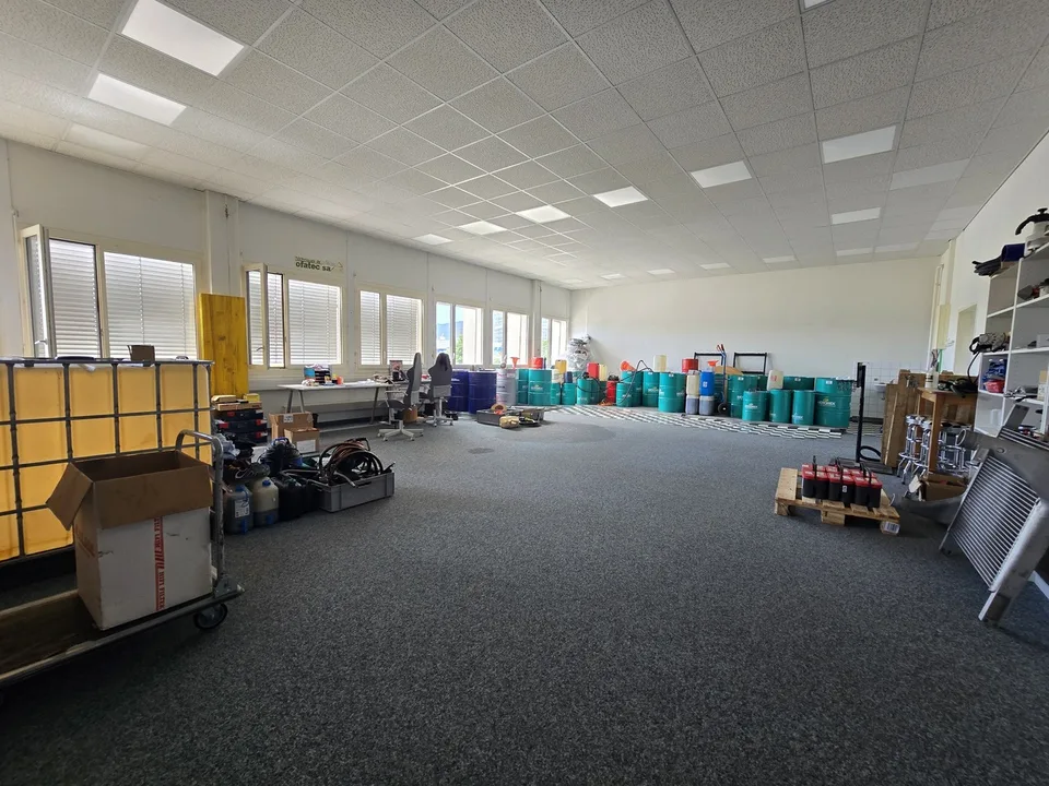 Atelier / local commercial de 148 m² à louer - très bien situé à Gland