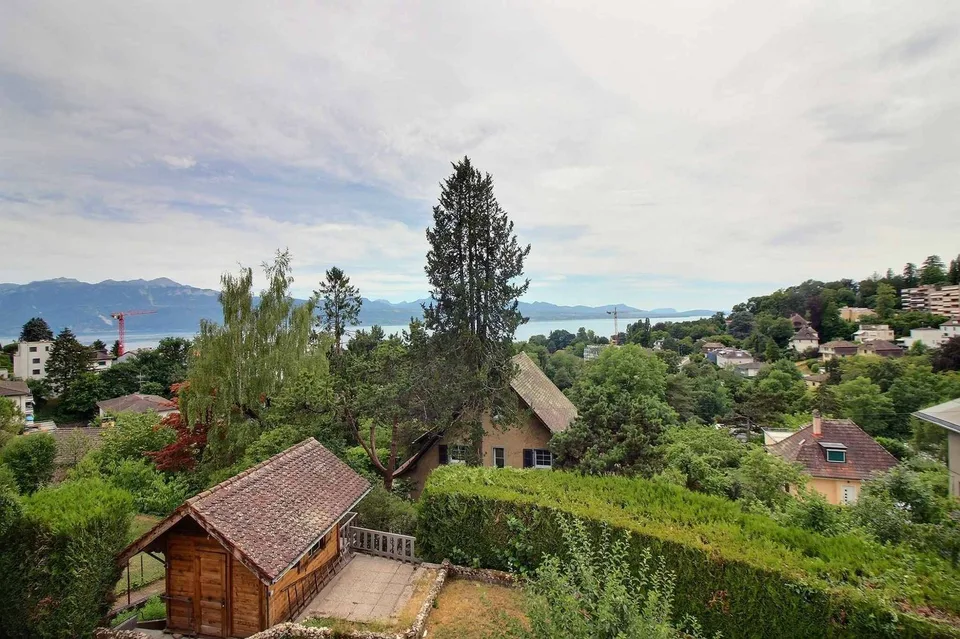 Schönes vollständig renoviertes Apartment mit atemberaubendem Blick auf den See – Foto 7 von 7