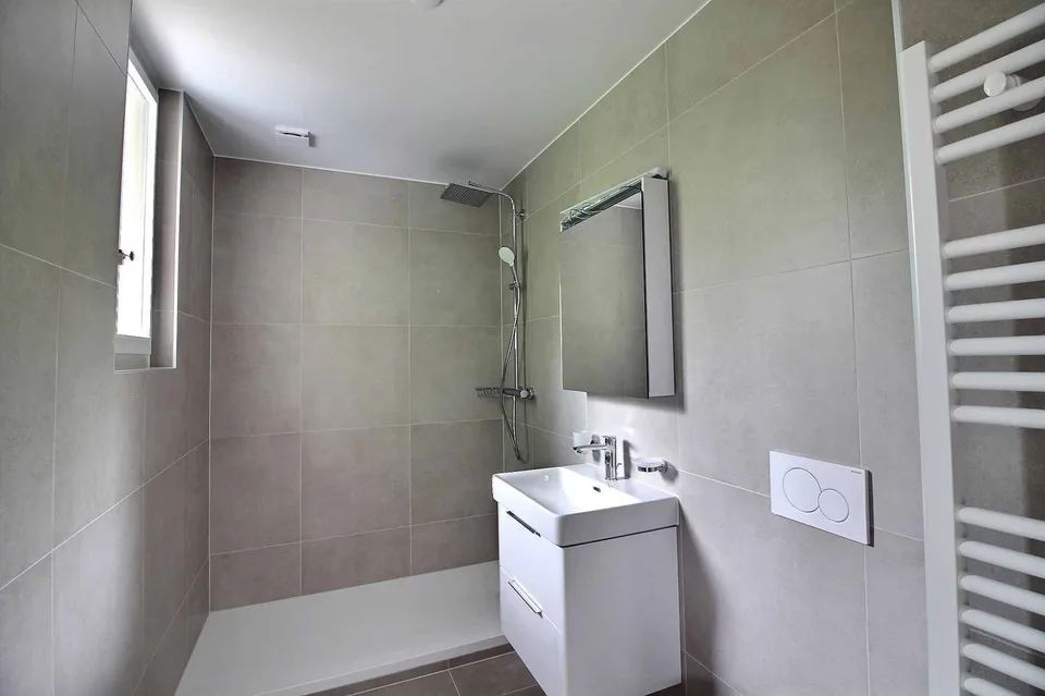 Schönes vollständig renoviertes Apartment mit atemberaubendem Blick auf den See