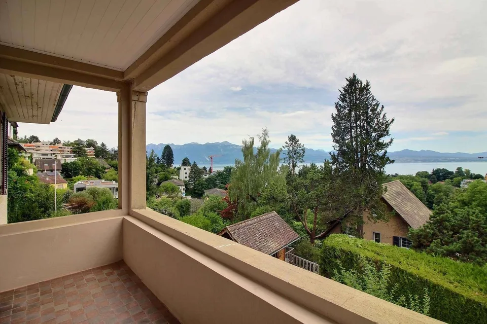 Schönes vollständig renoviertes Apartment mit atemberaubendem Blick auf den See – Foto 6 von 7