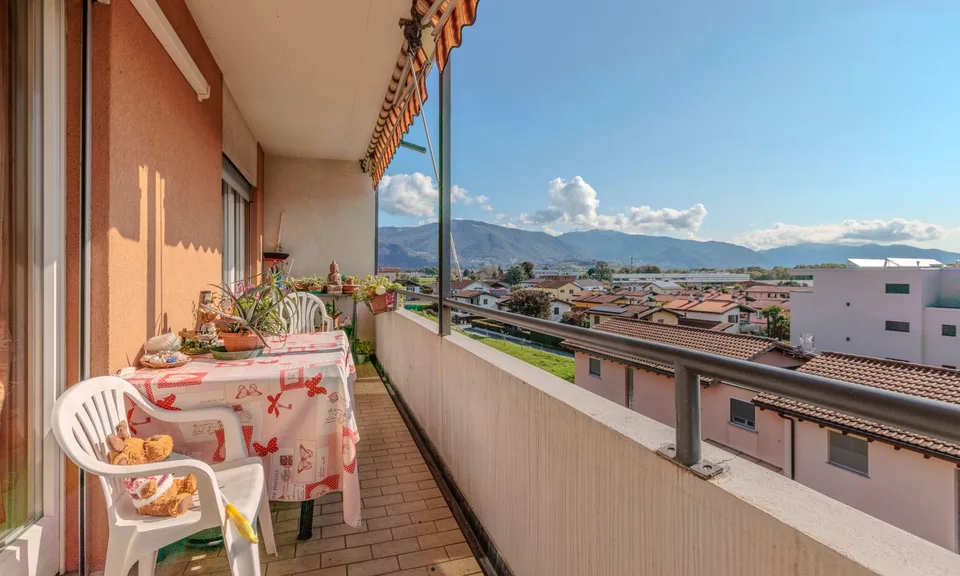SPLENDIDO 4.5 LOCALI ULTIMO PIANO CON VISTA APERTA A STABIO