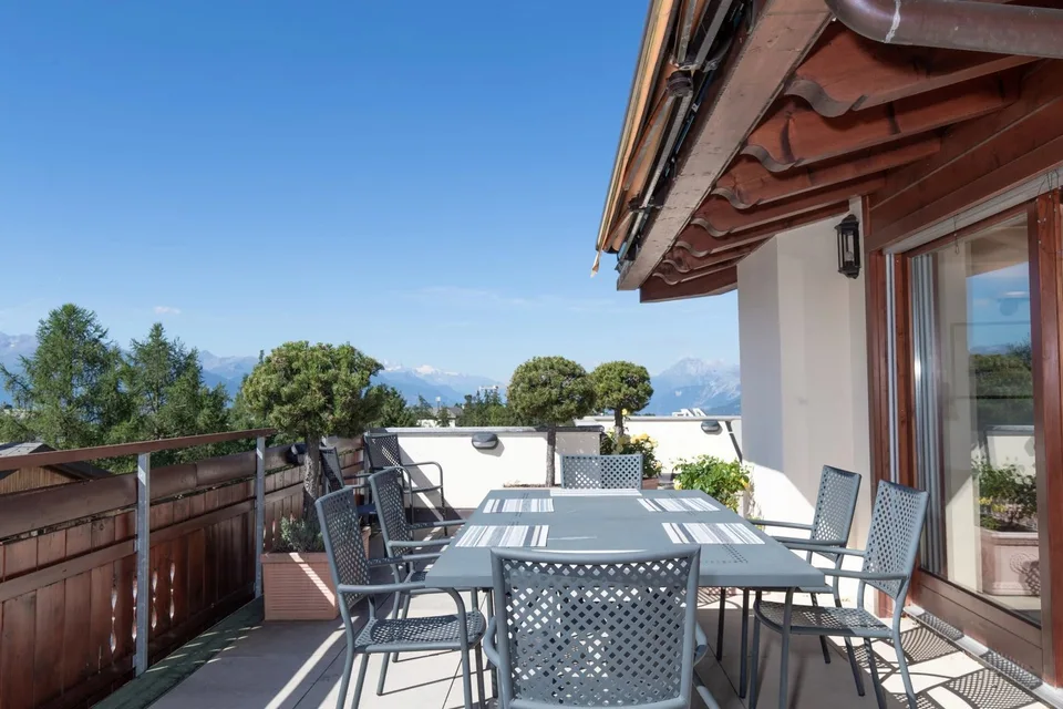 Attique Duplex d'exception avec vue panoramique sur le Lac Grenon à Crans-Montana