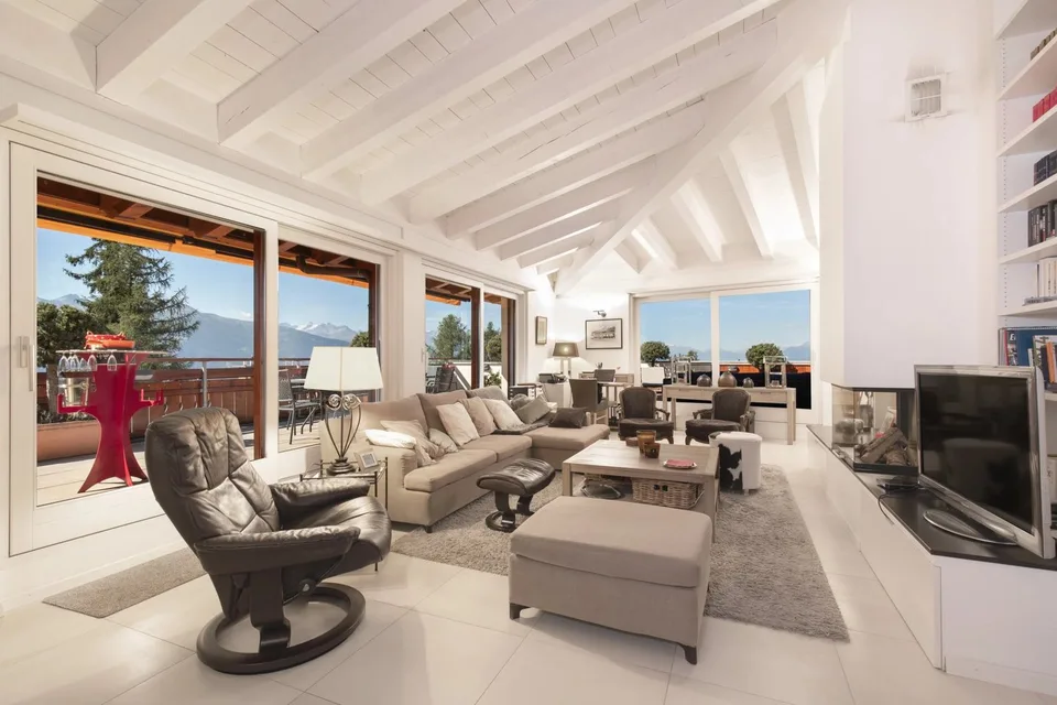 Attique Duplex d'exception avec vue panoramique sur le Lac Grenon à Crans-Montana
