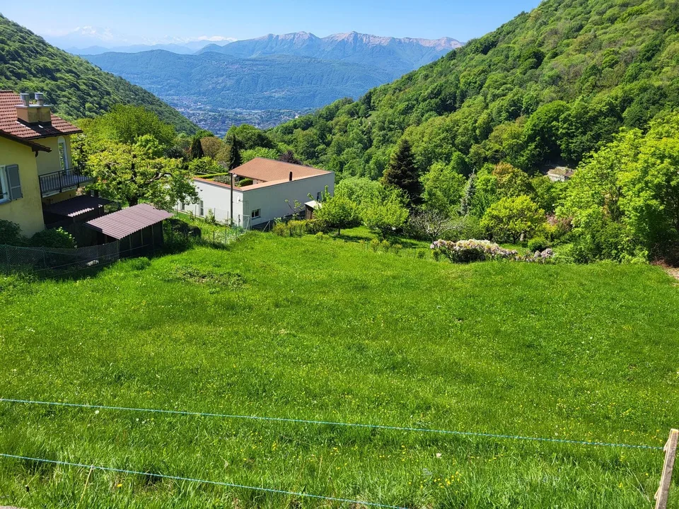 GRANDE TERRENO EDIFICABILE DI 1000 MQ A BRÃ SOPRA LUGANO