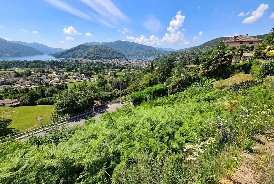 BAUGRUNDSTÜCK MIT SEEVIEW UND PROJEKT FÜR EINE VILLA IN NEGGIO