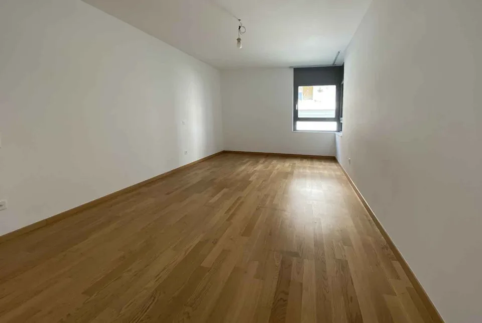 HELLES UND MODERNES 4.5-ZIMMER-WOHNUNG MIT GROßER TERRASSE IN MENDRISIO ZENTRUM