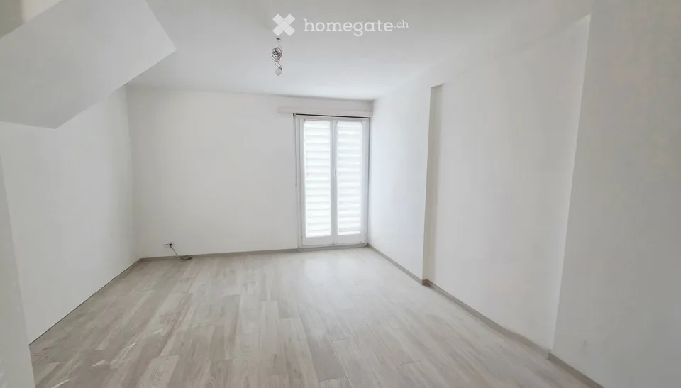Studio lumineux à louer avec terrasse