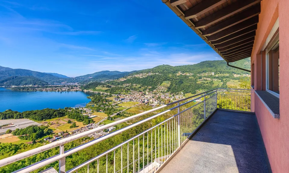 ESCLUSIVA VILLA 5.5 CON PISCINA E VISTA MOZZAFIATO A MUZZANO
