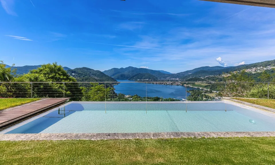 ESCLUSIVA VILLA 5.5 CON PISCINA E VISTA MOZZAFIATO A MUZZANO