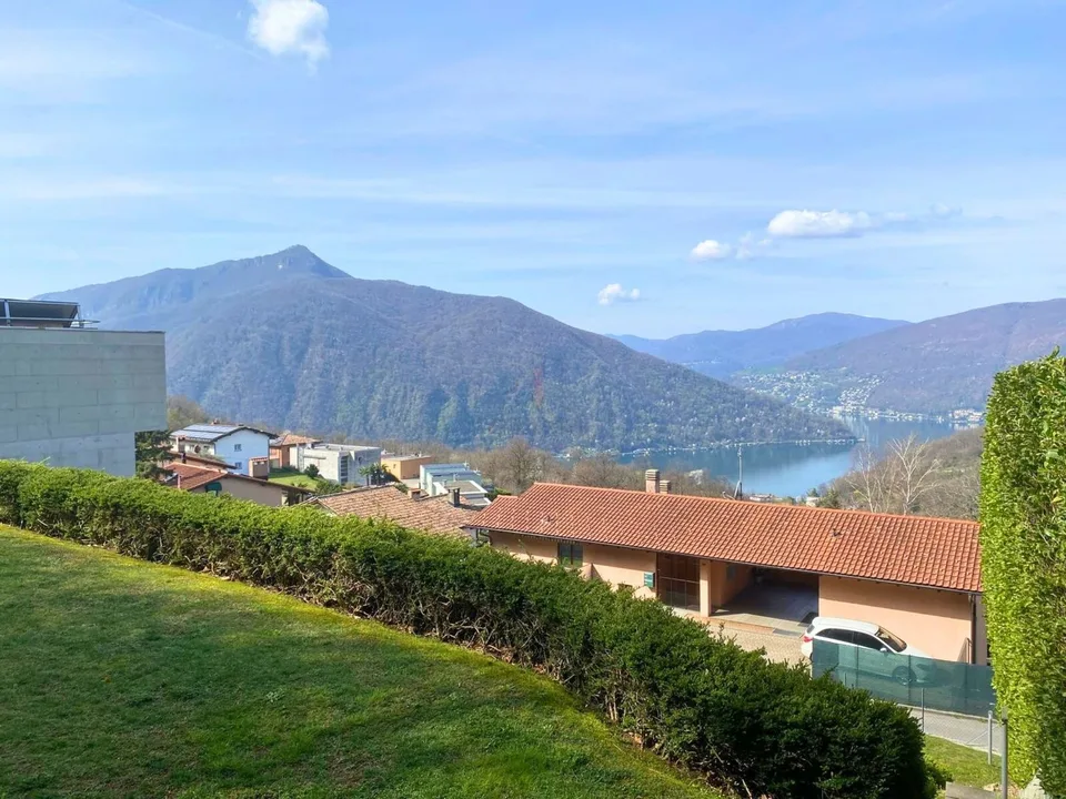 COSTRUISCI LA TUA CASA VISTA LAGO