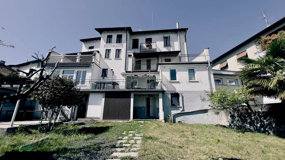 GRANDE PENSIONE DI 13.5 LOCALI CON RISTORANTE A NOVAGGIO