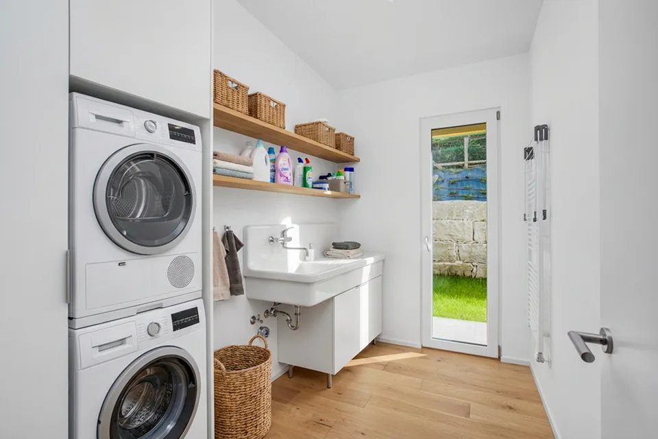 Gelegenheit R2B - 4.5 Zimmer mit Garten und Seeblick in Brusino
