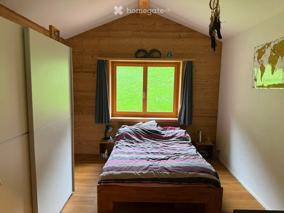 Incantevole appartamento mansardato di 2,5 locali con panorama montano a Klosters-Dorf