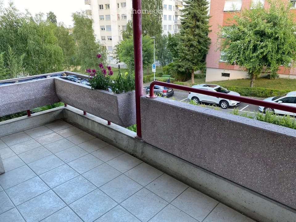 Wohnung mit Kamin und Balkon von 3.5 Zi