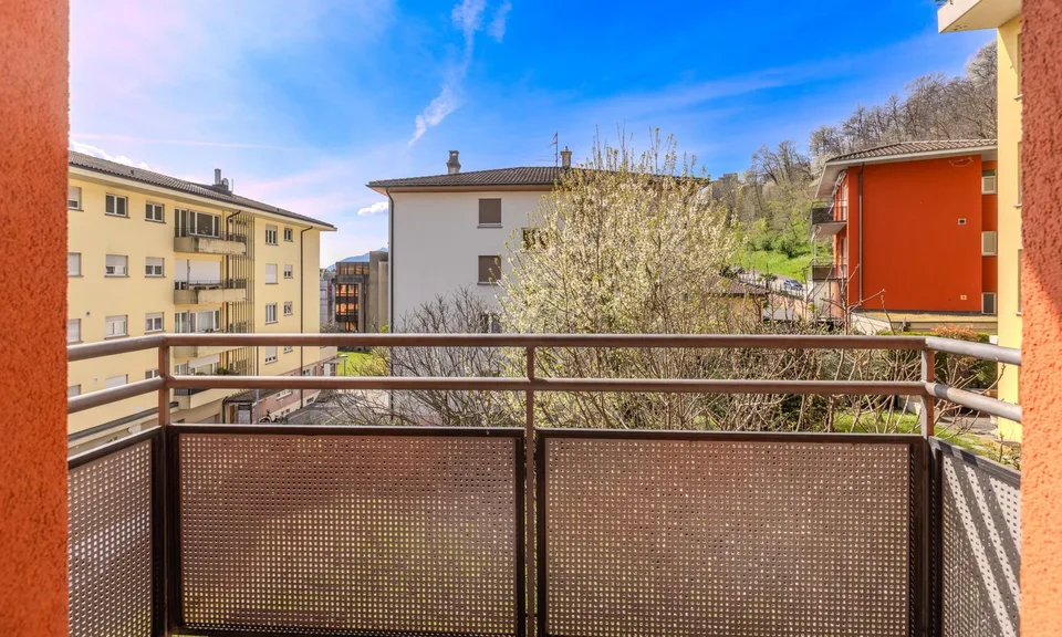 COMODO 3.5 LOCALI CON BALCONE IN ZONA STRATEGICA A LUGANO