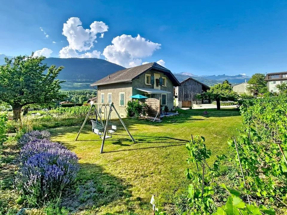 Pramagnon, maison familiale de 230m2 avec pelouse et places de parc extérieures