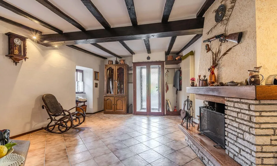 GRANDE CASA RUSTICA DI CHARME DI 4.5 LOCALI A CABBIO
