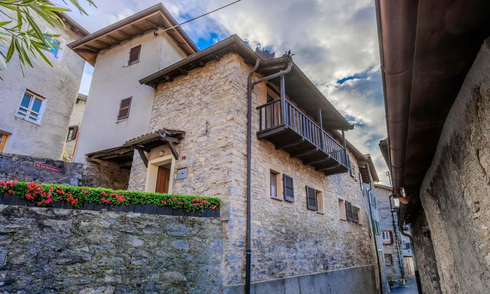 GRANDE CASA RUSTICA DI CHARME DI 4.5 LOCALI A CABBIO