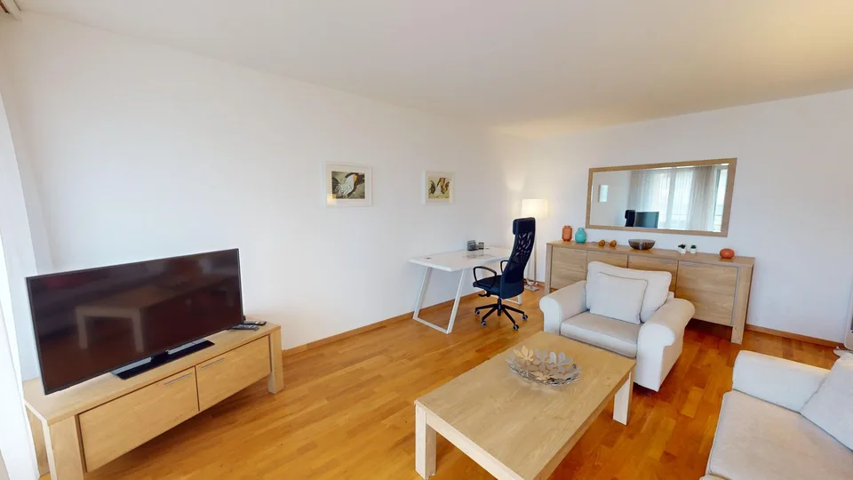 Spacious 2-Bed,2 Bath Apartment with Parking, Balcony and Lake View!