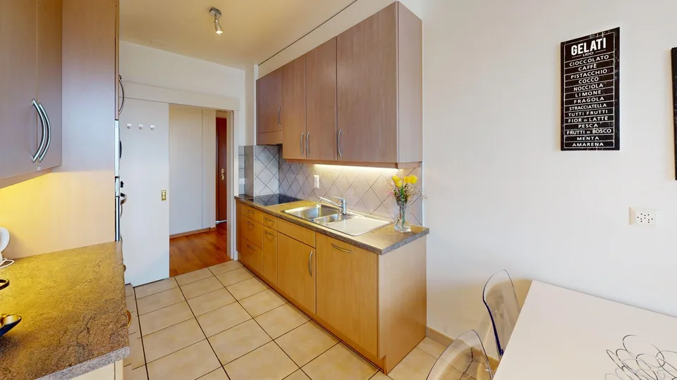 Ampio appartamento 2 camere, 2 bagni con parcheggio, balcone e vista sul lago! – foto 20 di 20