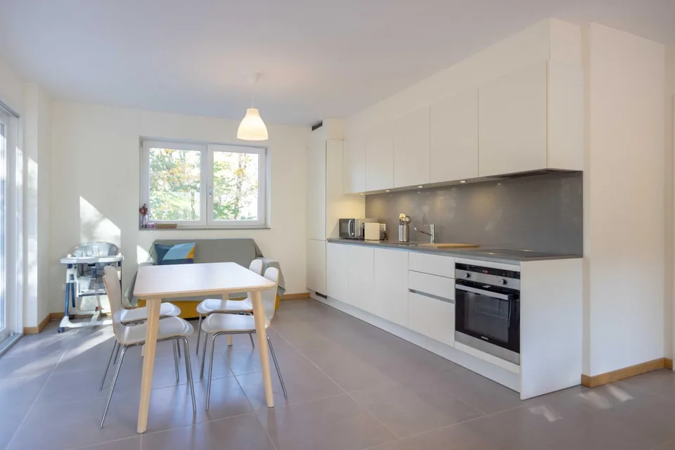 Moderne und geräumige 3.5-Zimmer-Wohnung mit großem Garten in Breganzona
