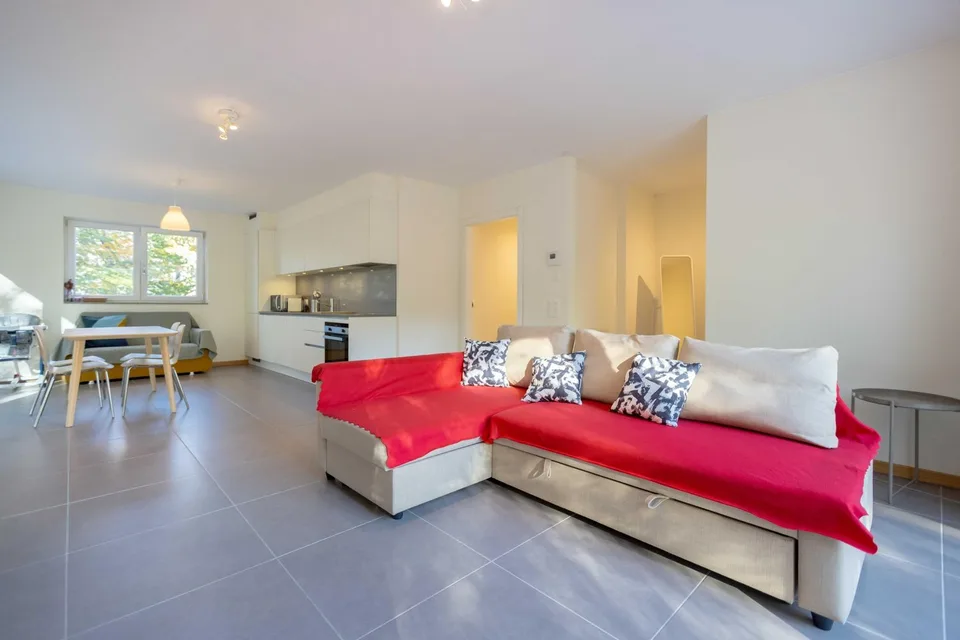 Moderne und geräumige 3.5-Zimmer-Wohnung mit großem Garten in Breganzona