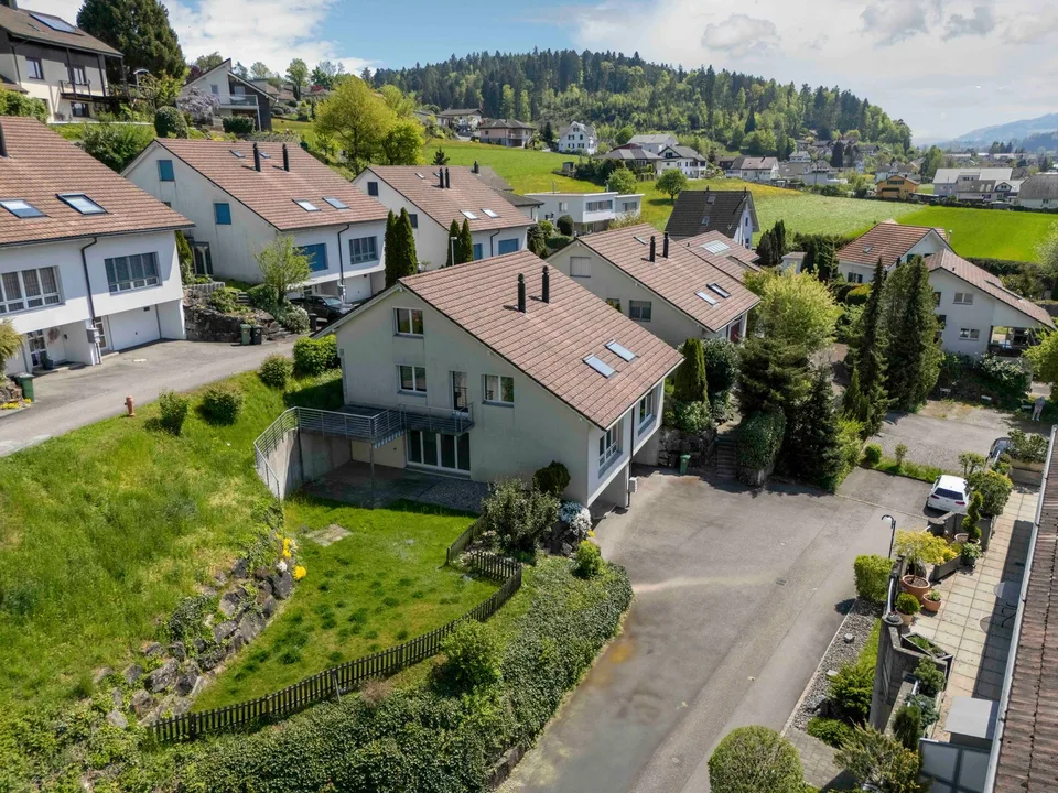 Attraktive Doppelhaushälfte an zentraler Lage mit wertvollen Landreserven