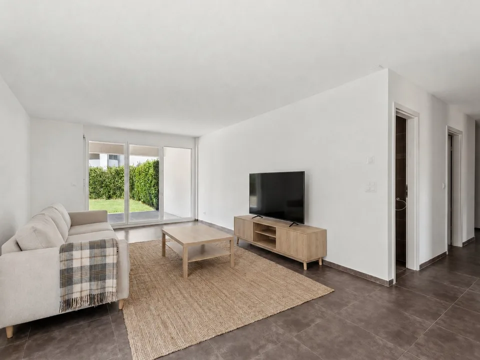 Apartment 4.5 rooms, terrace, private garden and train station within a few meters