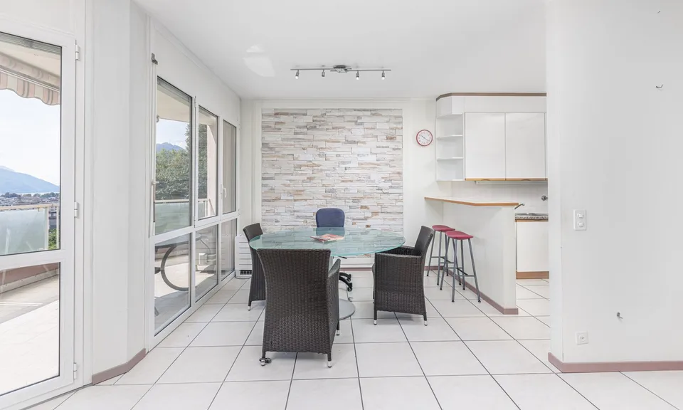 WEITES 4.5-ZIMMER-WOHNUNG MIT SEEBLICK UND TERRASSE IN ZENTRALER LAGE VON LUGANO