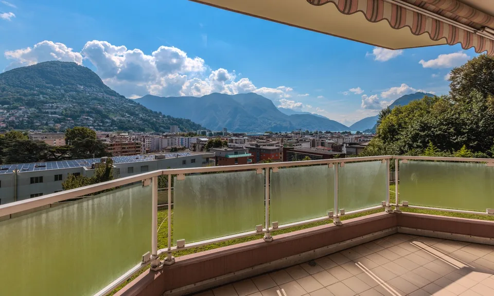 WEITES 4.5-ZIMMER-WOHNUNG MIT SEEBLICK UND TERRASSE IN ZENTRALER LAGE VON LUGANO