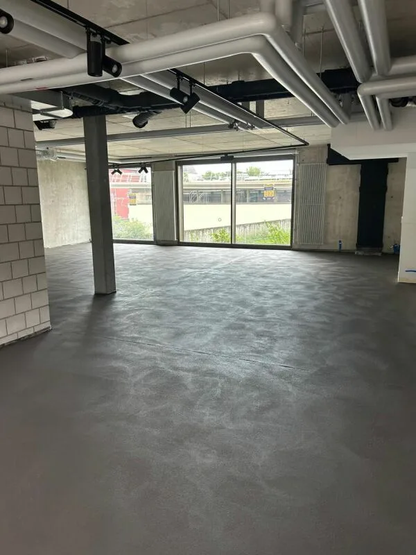 Locale commerciale di 120 m2 a Neuchâtel