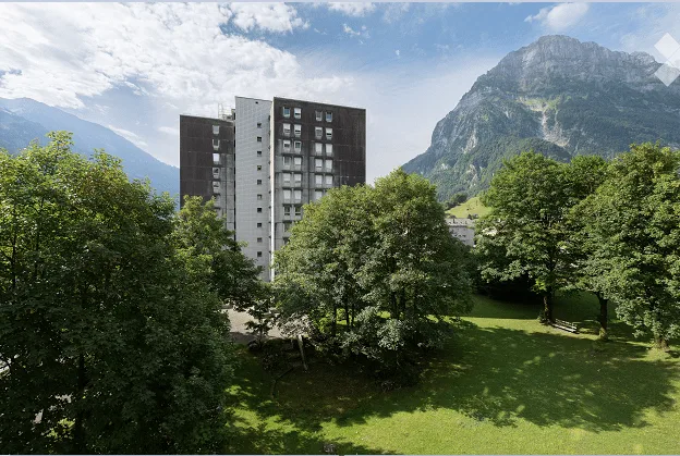 Charmante 3.5-Zimmer-Wohnung mit Balkon und schöner Aussicht in Glarus