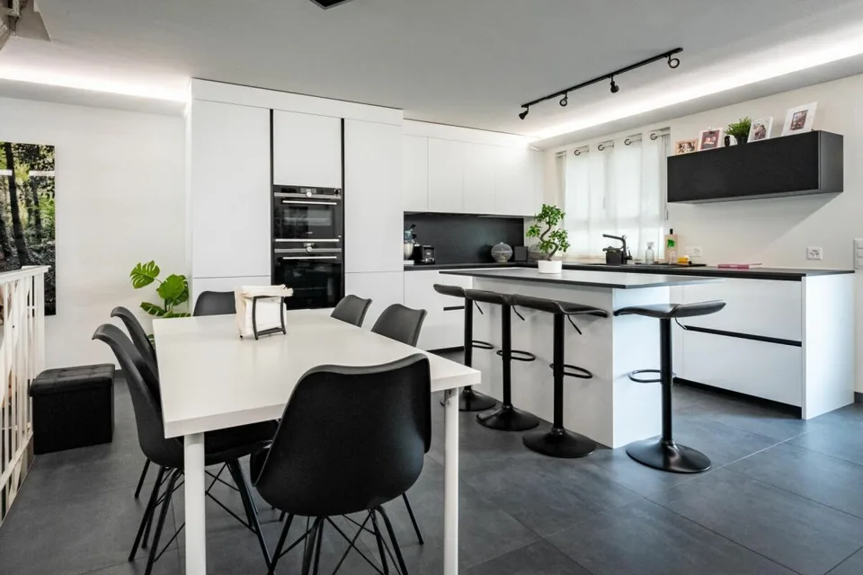 Triplex familiare ristrutturato con seminterrato