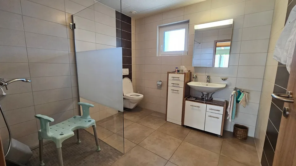 Sehr schönes 3-Zimmer-Apartment mit Tiefgarage