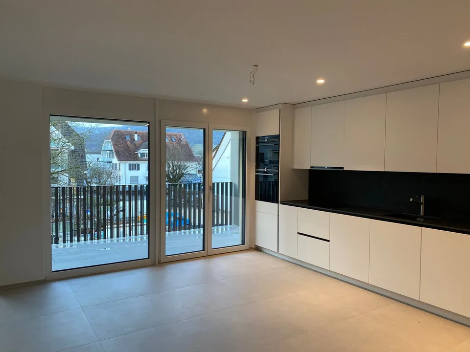 Moderne und lichtdurchflutete 4 ½ Zi Whg im Dorfzentrum