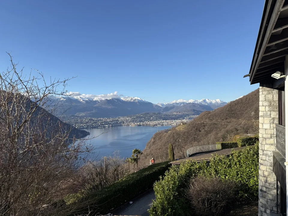 MAISON ESPACIEUSE 4,5 PIÈCES AVEC VUE IMPRENABLE SUR LE LAC À AROGNO