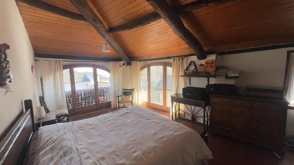 OCCASION - MAISON DE 6 UNITÉS D'HABITATION DANS LE NOYAU DE NOVAGGIO