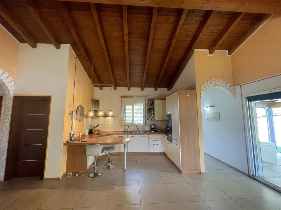 RECENTE CASA BIFAMILIARE 4.5 E 3.5 IN ZONA TRANQUILLA