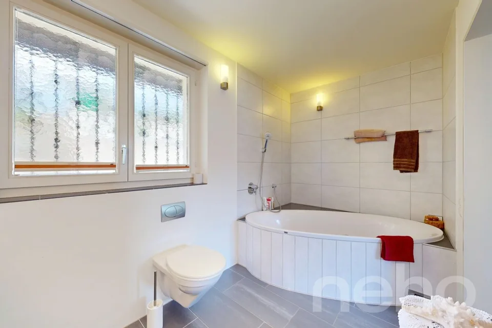 Aussergewöhnliches 6.5-Zimmer-Doppeleinfamilienhaus – Foto 16 von 18