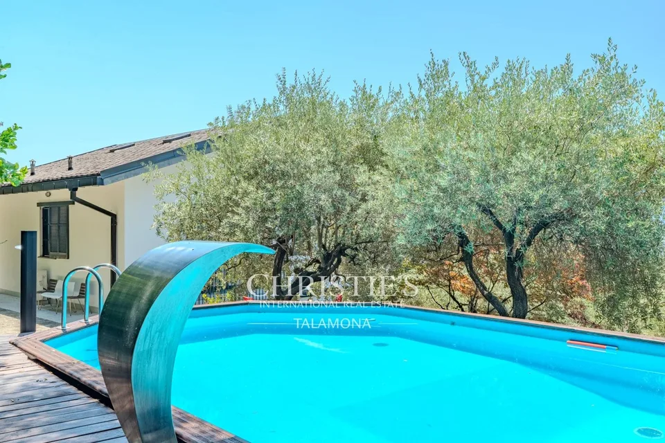 Exklusives Villenhaus in Rapallo mit Pool und Meerblick