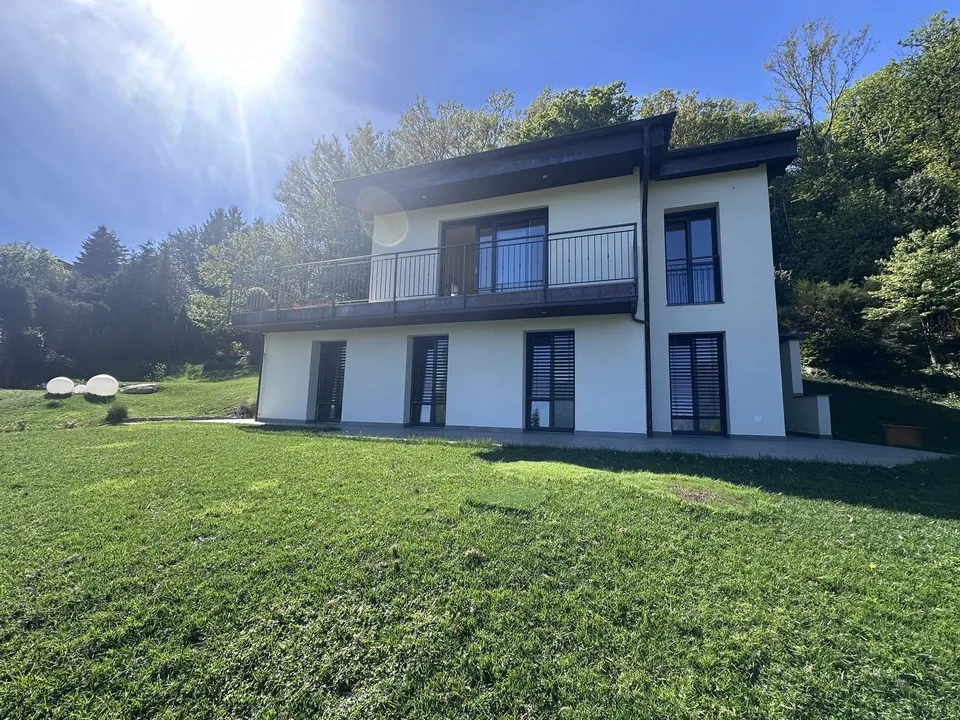SPETTACOLARE CASA 5.5 CON MERAVIGLIOSA VISTA LAGO