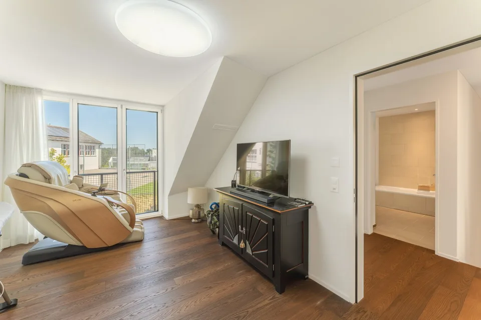 Familienfreundliche 5½ Zimmer-Minergie-Maisonette mit 2 Garagenplätzen im exklusiven Ausbaustandard – Foto 14 von 26