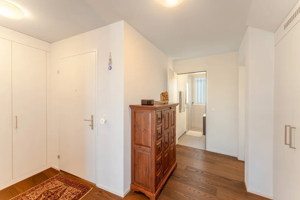 Familienfreundliche 5½ Zimmer-Minergie-Maisonette mit 2 Garagenplätzen im exklusiven Ausbaustandard – Foto 8 von 26