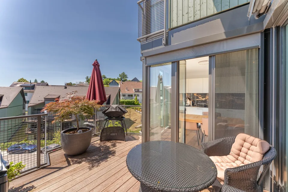 Familienfreundliche 5½ Zimmer-Minergie-Maisonette mit 2 Garagenplätzen im exklusiven Ausbaustandard