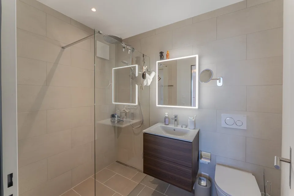 Familienfreundliche 5½ Zimmer-Minergie-Maisonette mit 2 Garagenplätzen im exklusiven Ausbaustandard – Foto 22 von 26