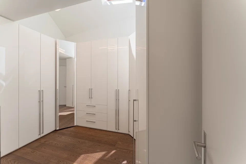 Familienfreundliche 5½ Zimmer-Minergie-Maisonette mit 2 Garagenplätzen im exklusiven Ausbaustandard – Foto 16 von 26