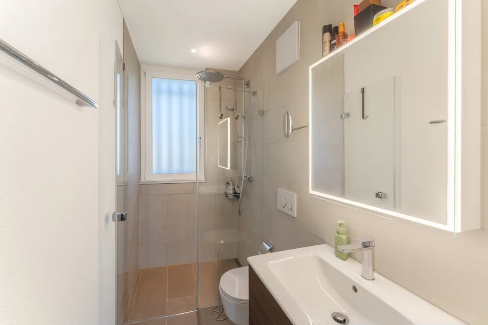 Familienfreundliche 5½ Zimmer-Minergie-Maisonette mit 2 Garagenplätzen im exklusiven Ausbaustandard – Foto 21 von 26