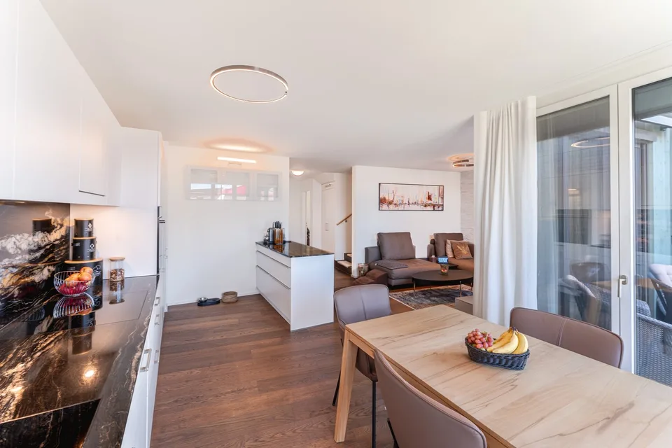 Familienfreundliche 5½ Zimmer-Minergie-Maisonette mit 2 Garagenplätzen im exklusiven Ausbaustandard – Foto 6 von 26